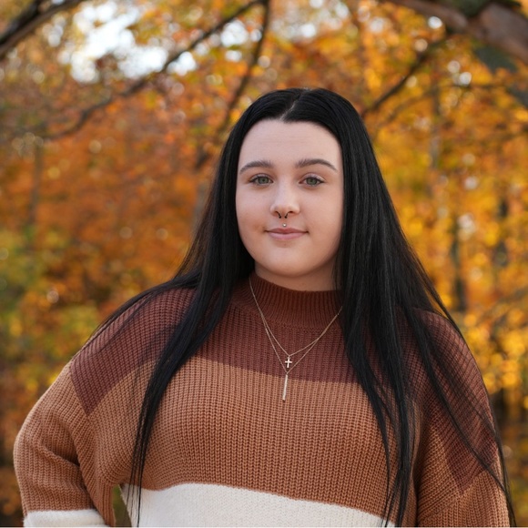 Meet your Posher, Elayna - Picture 2 of 4